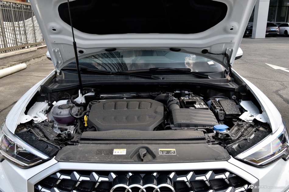 2025款奥迪Q3 45周年典藏版 40TFSI 时尚动感型