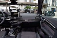 2025款奥迪Q5L Sportback 45周年典藏版 40 TFSI 豪华型