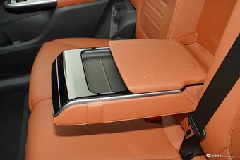 2025款奔驰GLC改款 300 L 4MATIC 豪华型 7座