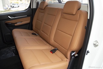 2022款福田征服者5 2.0T自动柴油两驱武林至尊长轴4F20TC