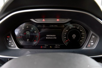 2025款奥迪Q3 Sportback quattro45周年典藏版 40TFSI 时尚型