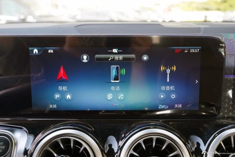 2025款奔驰GLB 220 动感型