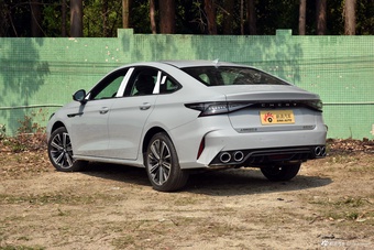 2025款艾瑞泽8 1.6T DCT卓越版