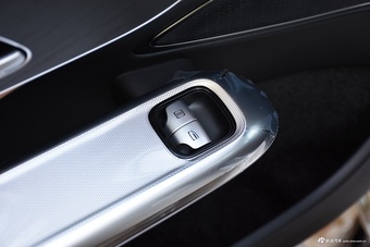 2025款奔驰E级 E 300 L 时尚运动型