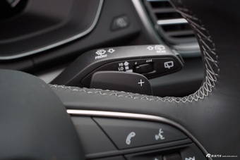 2025款奥迪Q5L 45周年典藏版 40 TFSI 时尚动感型