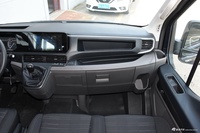 2024款全顺T8 2.0T柴油手动中轴中顶6座多功能版