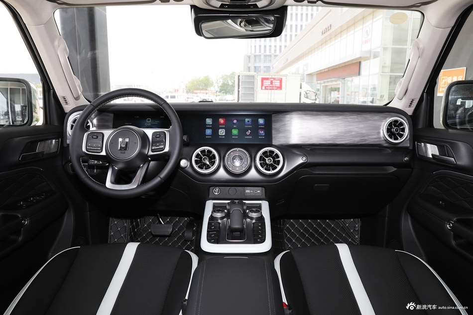 2021款坦克300城市版2.0T很有型