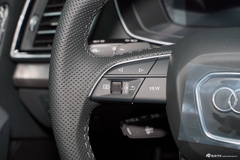 2025款奥迪Q5L 45周年典藏版 45 TFSI 豪华动感型