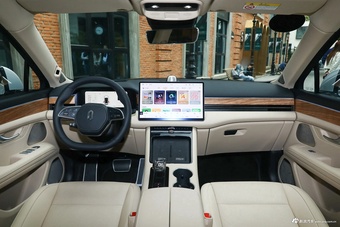2024款问界M5 增程 MAX RS 四驱高阶智驾版图片