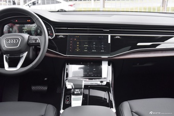 2025款奥迪Q7 45 TFSI quattro S line运动型7座