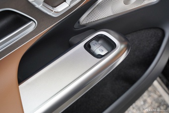 2025款奔驰E级改款 E 300 L 豪华型