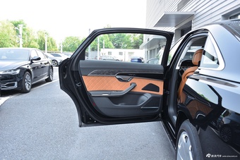 2022款奥迪A8L Horch创始人版 经典型