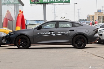 2025款长安UNI-V 第三代 2.0T 劲擎型