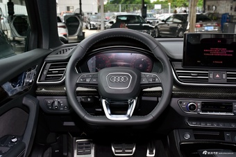 2025款奥迪Q5L Sportback 45周年典藏版 40 TFSI 豪华型