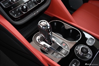 2024款添越 4.0T V8 长轴距版