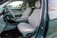 2023款ARCFOX极狐αT 688E+ 森林版