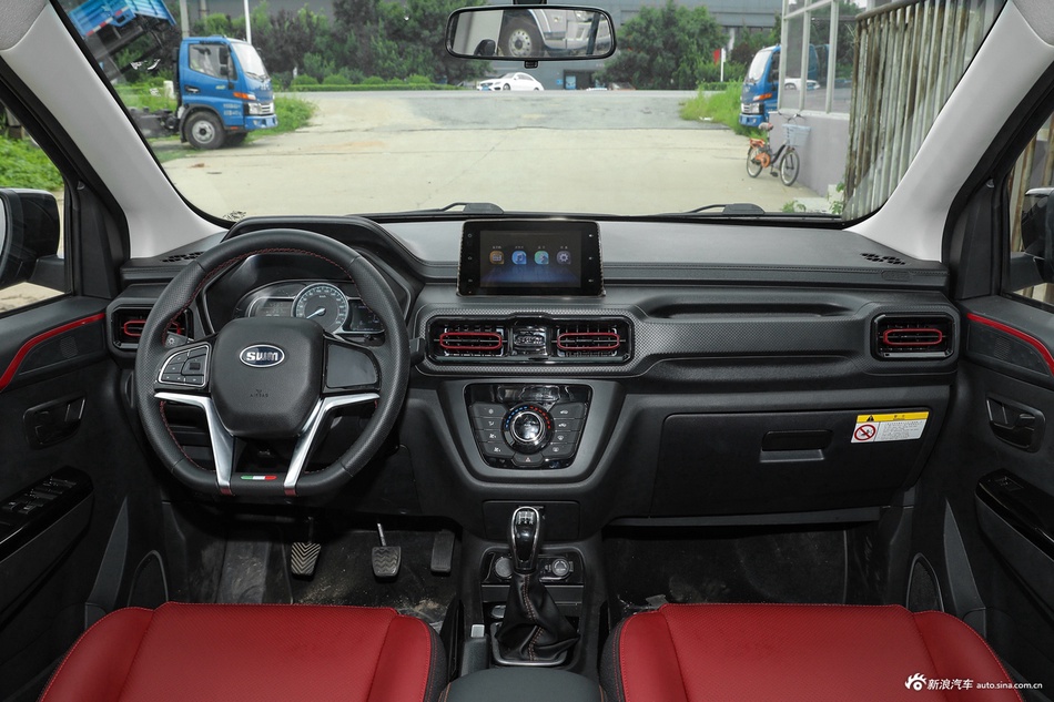 2022款斯威大虎 1.5L 手动豪华型 7座