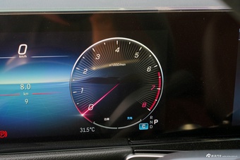 2025款奔驰GLB 220 动感型