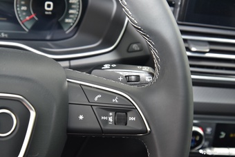 2026款奥迪Q5L 45周年典藏版 40 TFSI 豪华动感型