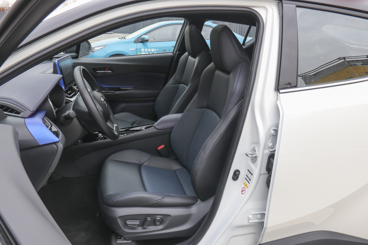 2020款C-HR 2.0L自动领先版