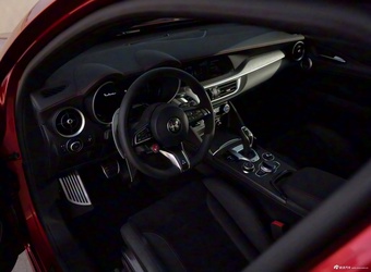 2026款Stelvio斯坦维 Quadrifoglio Collezione 官图