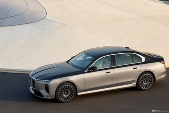 2027款宝马7系 740 xDrive 海外版 官图