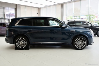 2025款问界M8 增程 Ultra版 53.4kWh 6座版