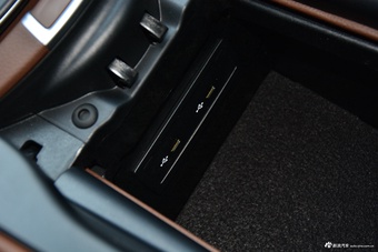 2023款奔驰E级 E 300 L 运动豪华型