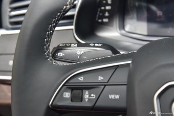 2025款奥迪Q7 45 TFSI quattro S line运动型7座