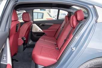 2024款宝马5系 530Li 领先型 M运动套装