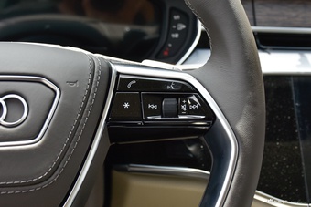 2025款奥迪A8L 55 TFSI quattro 旗舰型