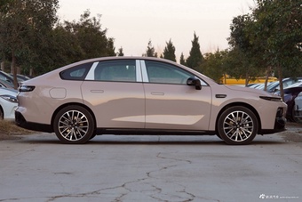 2025款零跑B01 550悦享版