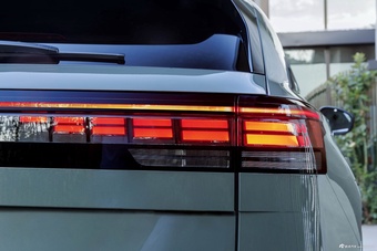 2027款大众Atlas Cross Sport SEL 4MOTION R-Line