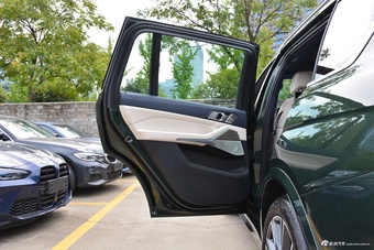 2021款宝马X7 xDrive40i 行政型豪华套装