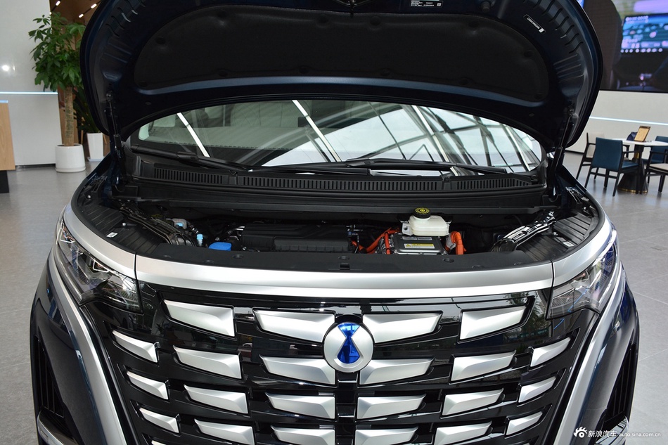 2022款腾势D9 DM-i 970 四驱旗舰型