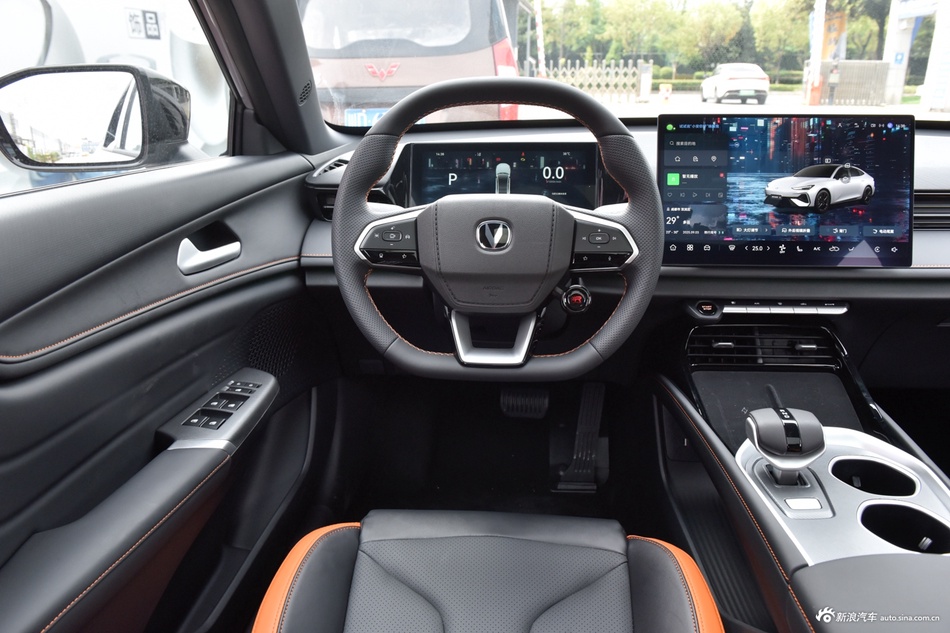 C位出道，走心推荐，长安汽车长安UNI-V全国新车8.87万起