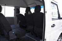 2024款依维柯得意聚财版2.5T 客车长轴中顶后双胎5-9