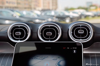 2025款奔驰GLC轿跑 GLC 300 4MATIC轿跑SUV