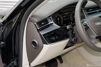 2024款奥迪A8L Horch创始人版 55TFSI