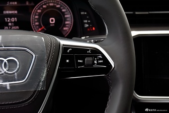 2025款奥迪A6L 改款 45 TFSI quattro 臻选动感型