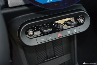 2025款MINI 2.0T COOPER S 艺术家 五门版