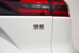 2021款博越1.8TD DCT两驱亚运版 