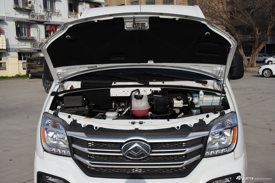 2024款新途V80 傲运通超值版 6AMT 短轴中顶127Ps 5/6座