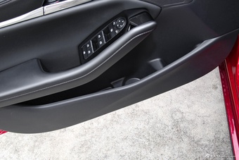 2022款昂克赛拉 2.0L 自动质耀版