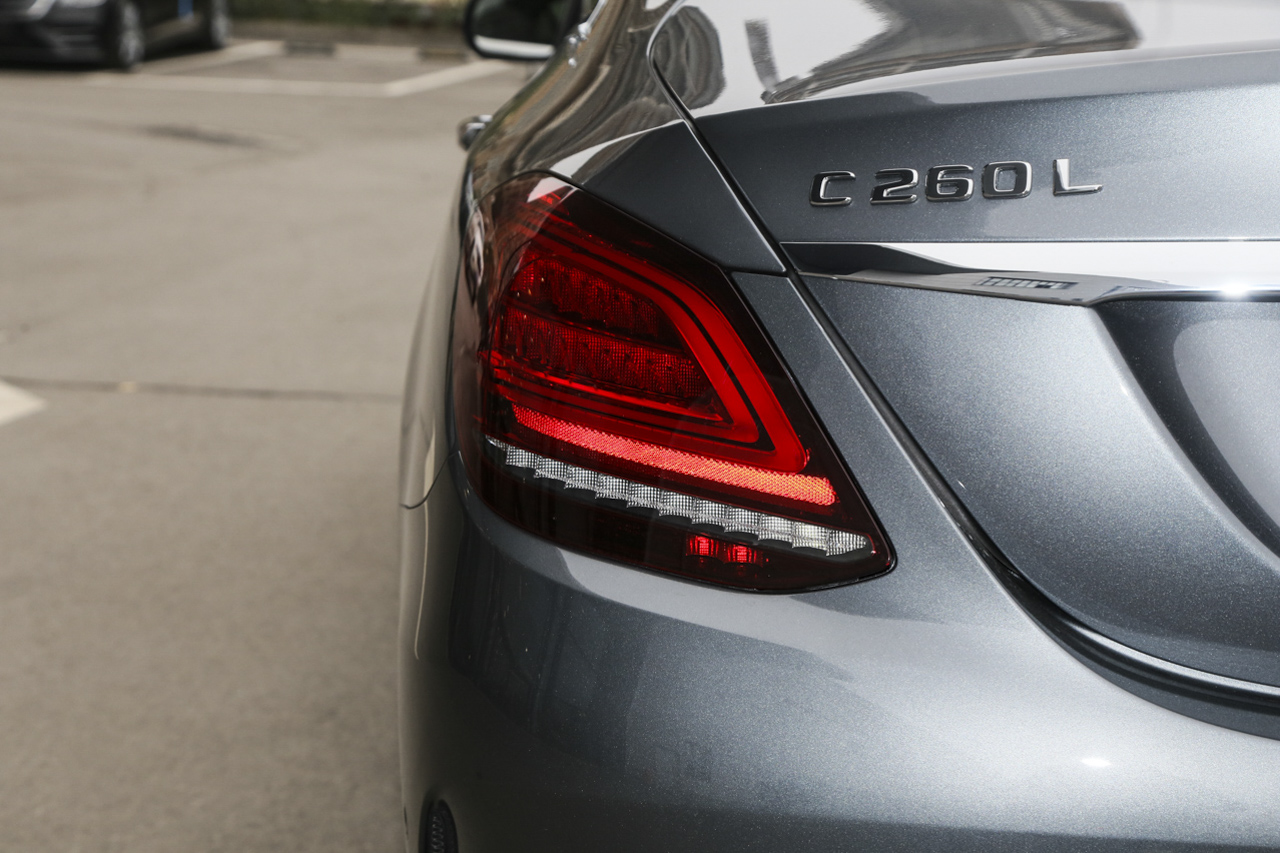 2020款奔驰C级C 260L 1.5T自动运动版