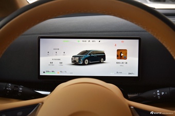 2025款岚图梦想家 PHEV 四驱尊贵乾崑版