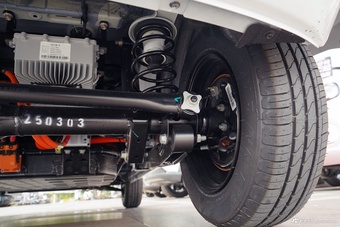 2025款奔腾小马 222km 闪电马