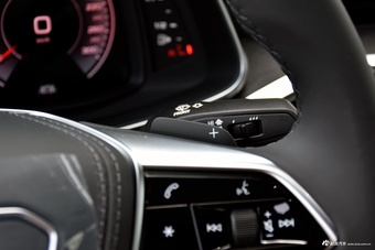 2025款奥迪A6L 改款 45 TFSI quattro 臻选动感型