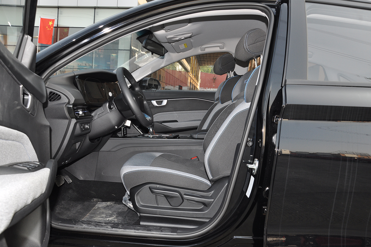 2019款宝骏RC-6 1.5T 自动24小时在线精英型