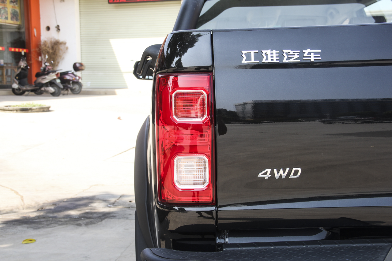 2019款帅铃T8 2.0T手动探索版四驱尊贵型大双HFC4DB2-1D1